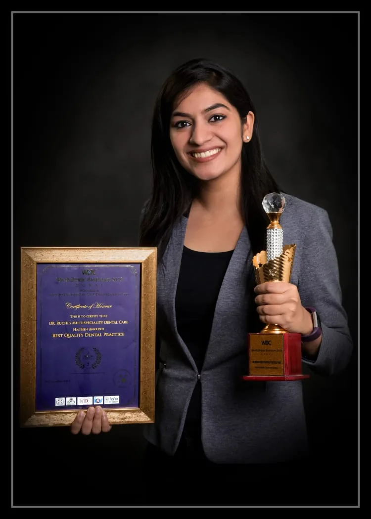 Dr. Ruchi Porwal receiving the Best Quality Dental Practice award at the World Dental Conference, Dubai 2018
